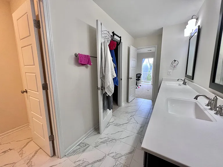 Master BR Bath-2
