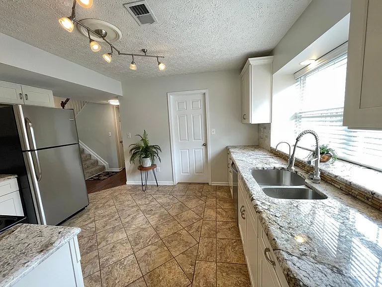 645 Declaration Ct — Photo 11