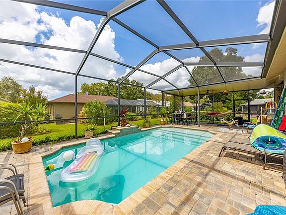 3rd image of 6403 Silver Oaks Dr