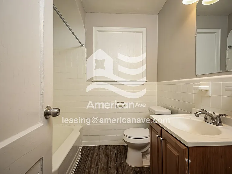 566449_013_wm_-_bathroom_13556993.jpg