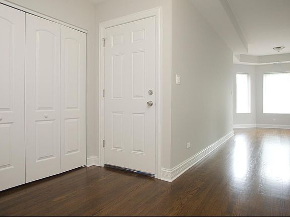 2nd image of 6451 N Bosworth Ave APT 2