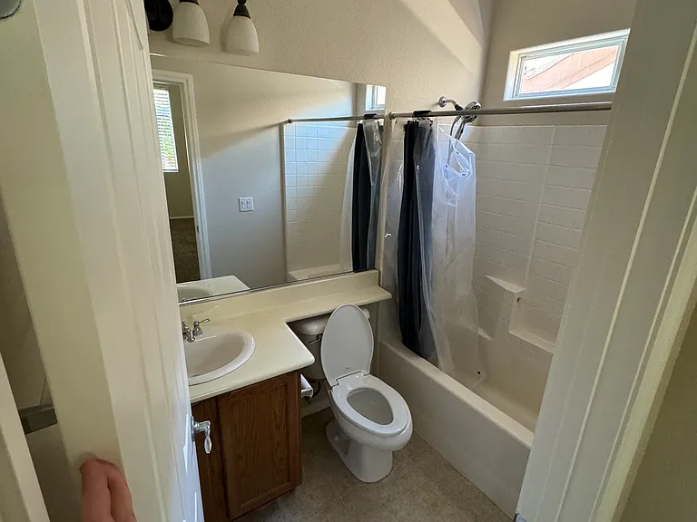 downstair en suite full bath