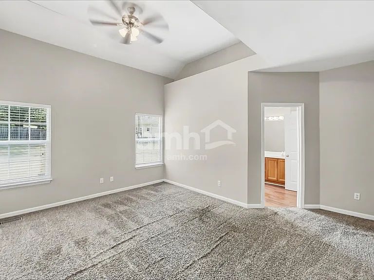 204 Annesbury Ln — Photo 12