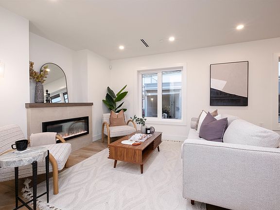 4th image of 2665 Pender St