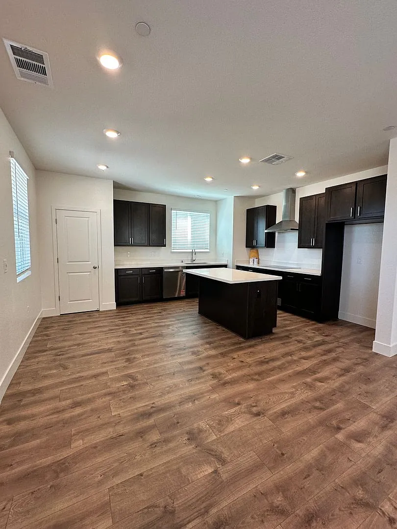 Brand New 4 Bed 2.5 Bath W/ Solar!! — Photo 2