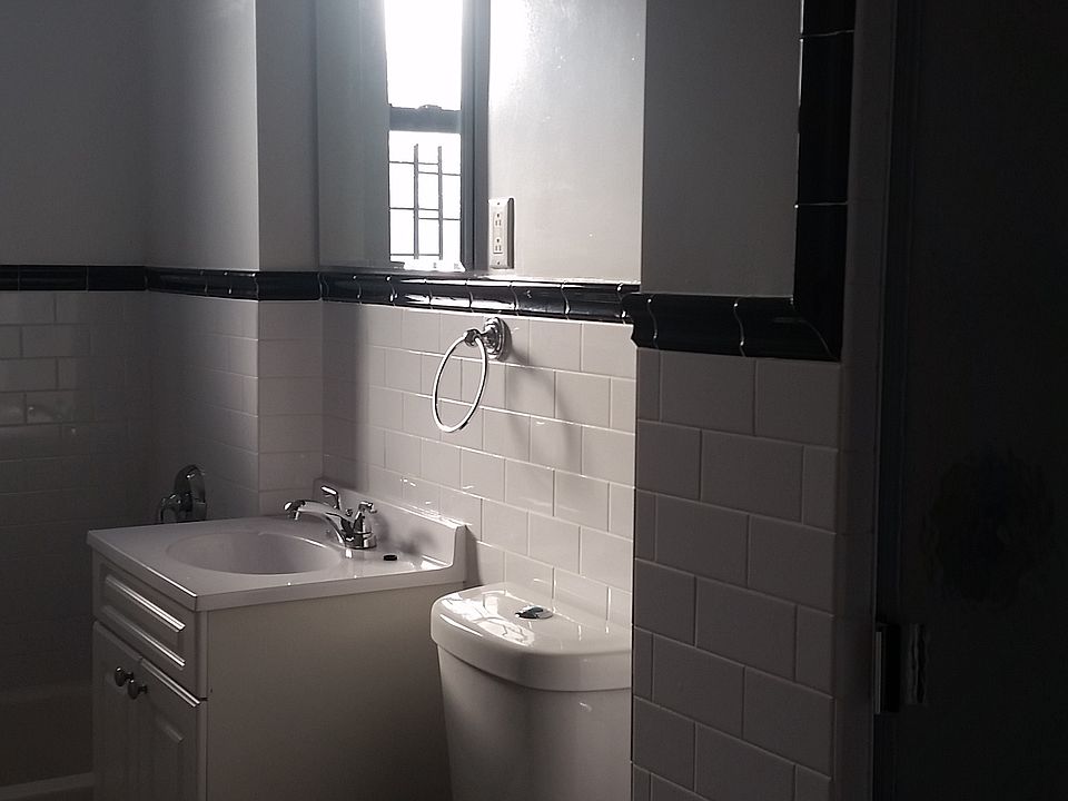 2nd image of 17220 Highland Ave APT 3