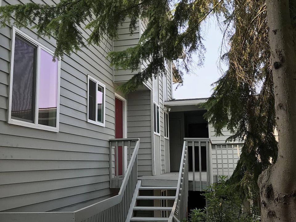 Entry up to apartment