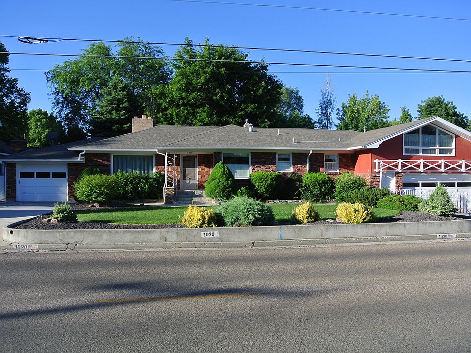 5 Bedroom 2.5 Bath Tri-level