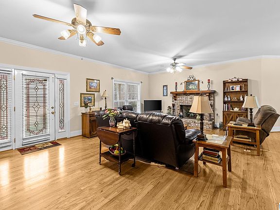 5th image of 814 Deer Trace Rd