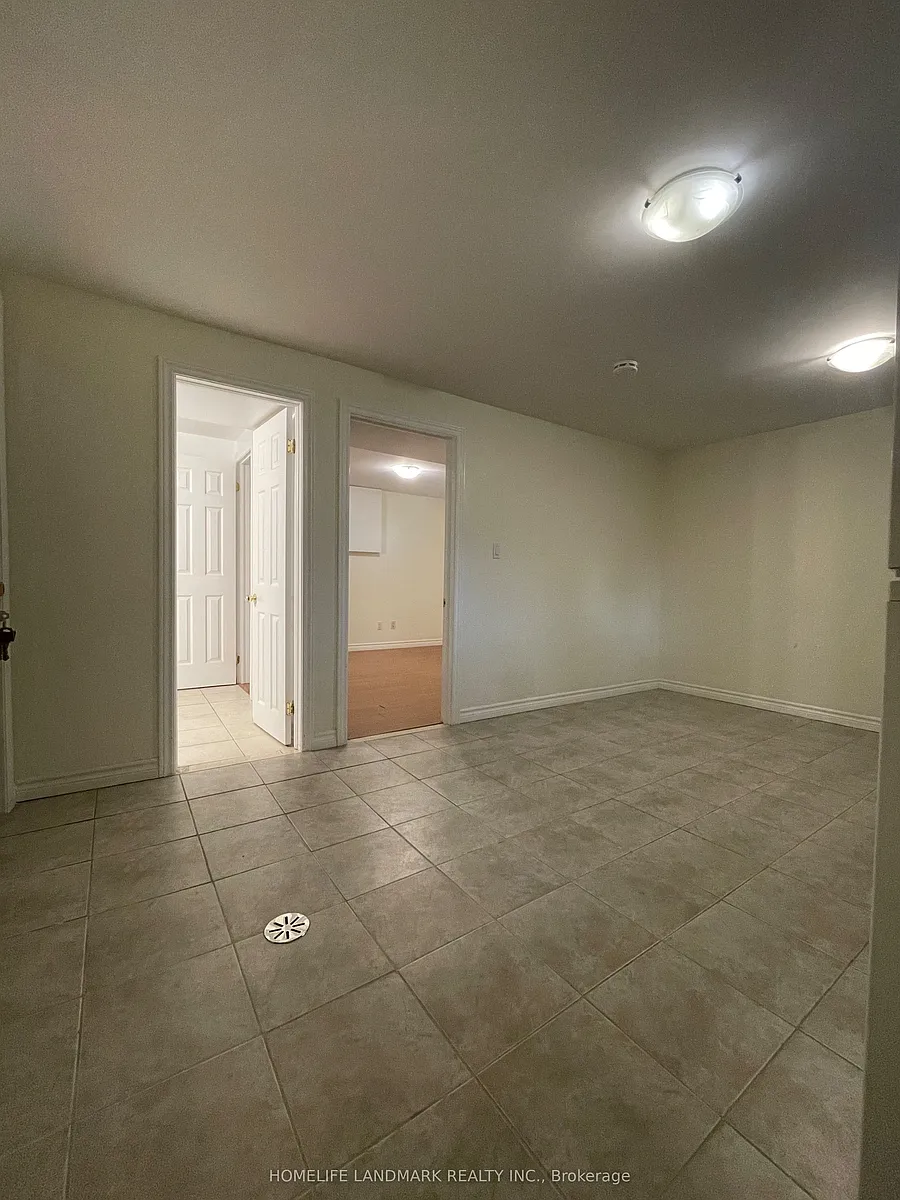 Building Photo - 124 McNicoll Ave #1