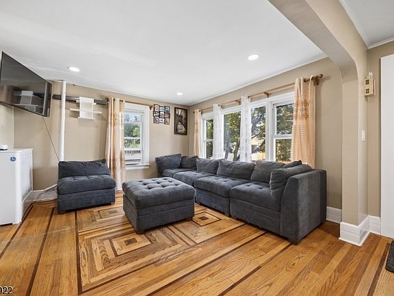 4th image of 26 Liberty St