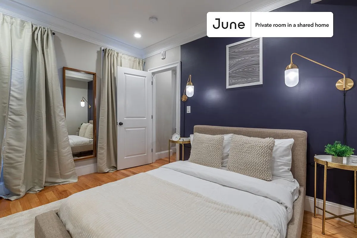 Full bedroom in 4 bed/1 bath home in North End #278 B — Photo 3