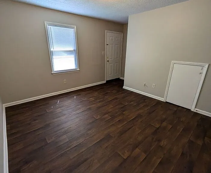 1637 16th St NE #1 — Photo 2