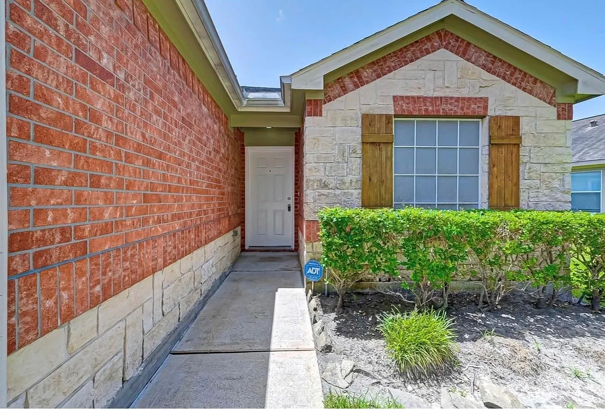 Building Photo - 26435 Marble Falls Bnd