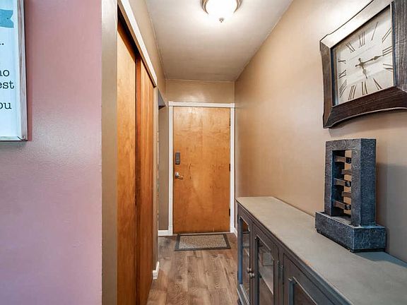 4th image of 327 Glen Oaks Dr