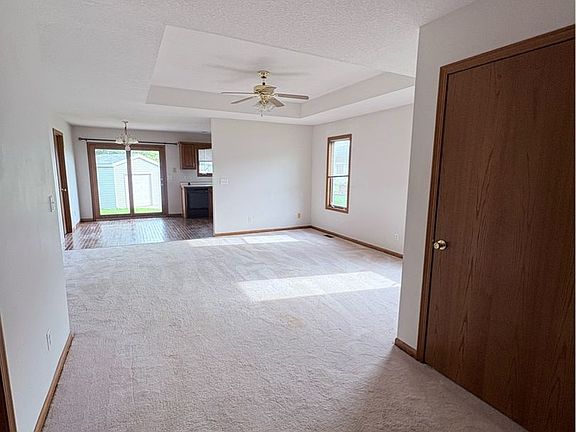 3rd image of 124-126 W Briarbrook Ln