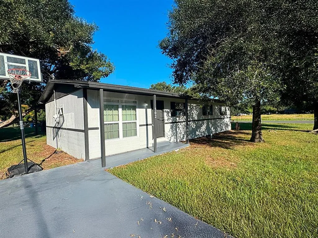 3 bed, 2.0 bath, 1152 sqft, $1,397 — Photo 2