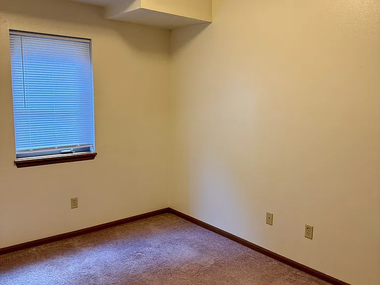 512 S Dubuque St #2 — Photo 6