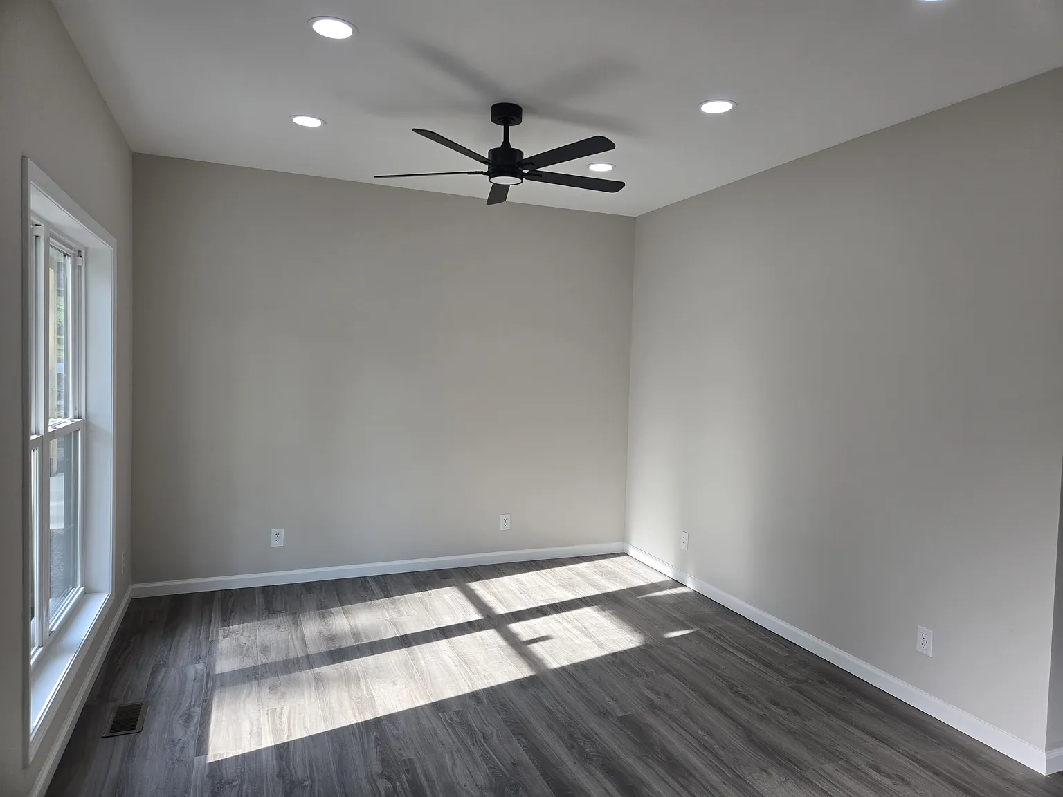 2 bed, 950 sqft, $2,000 — Photo 4