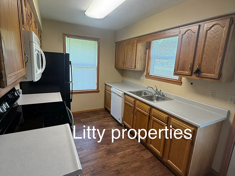 1505 Stonebrook Ct — Photo 5