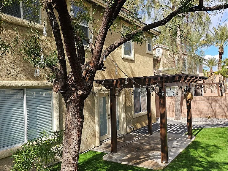 140 Samantha Rose St — Photo 30