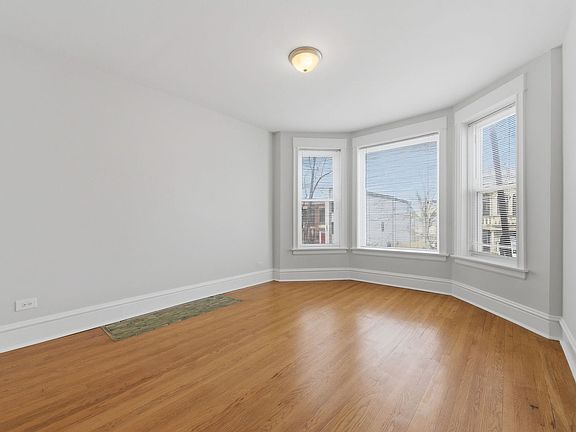 2nd image of 6033 S Rhodes Ave