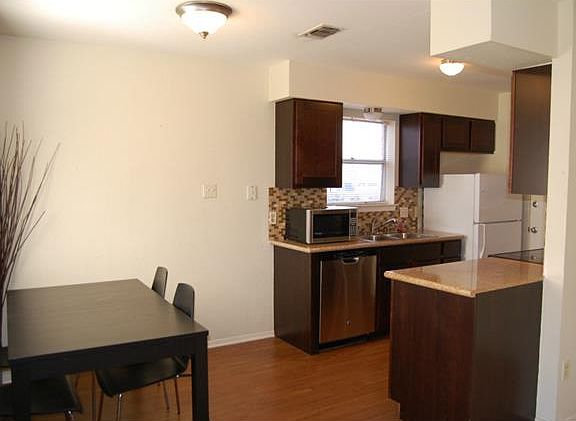 3rd image of 2214 Clover Park Dr