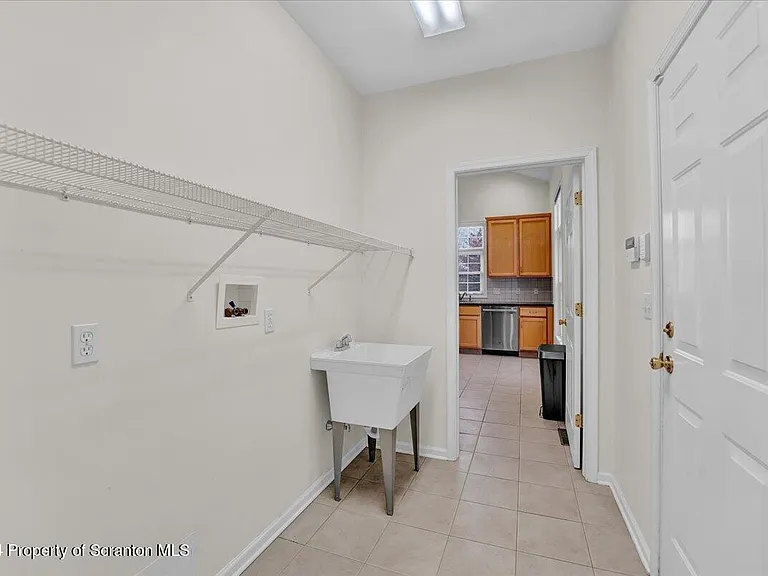 1404 Verne Close — Photo 36
