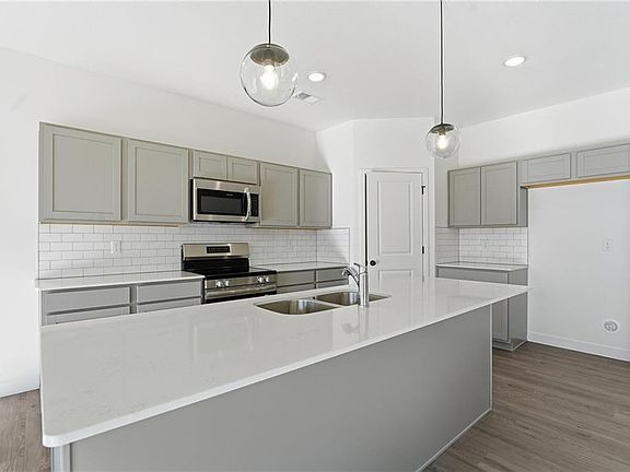 2nd image of 20518 Newcastle St