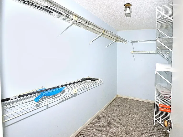 1999 NE Collins Cir #380 — Photo 9