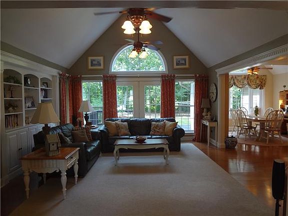 Vaulted Ceiling in Great Room