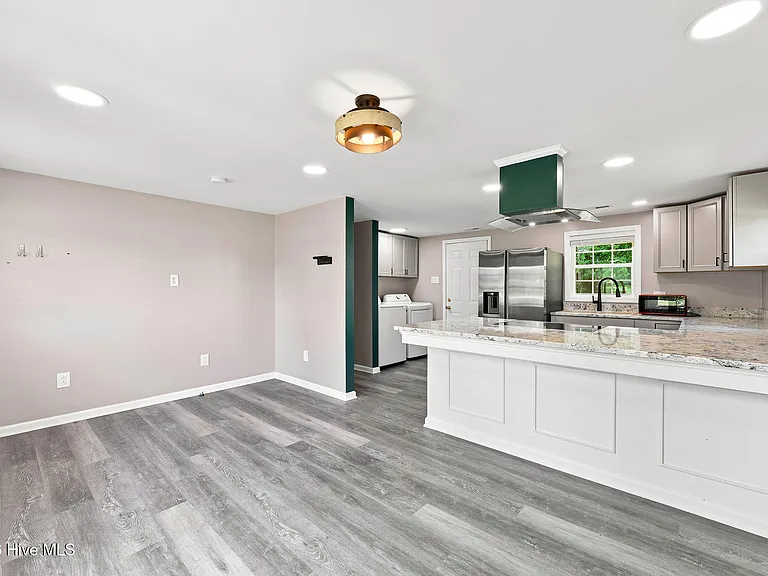 3065 State Highway 55 W — Photo 8