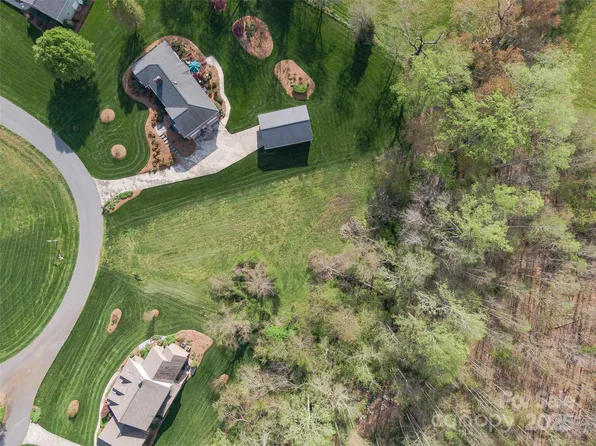 2088 E Winds Ave, Morganton, NC 28655