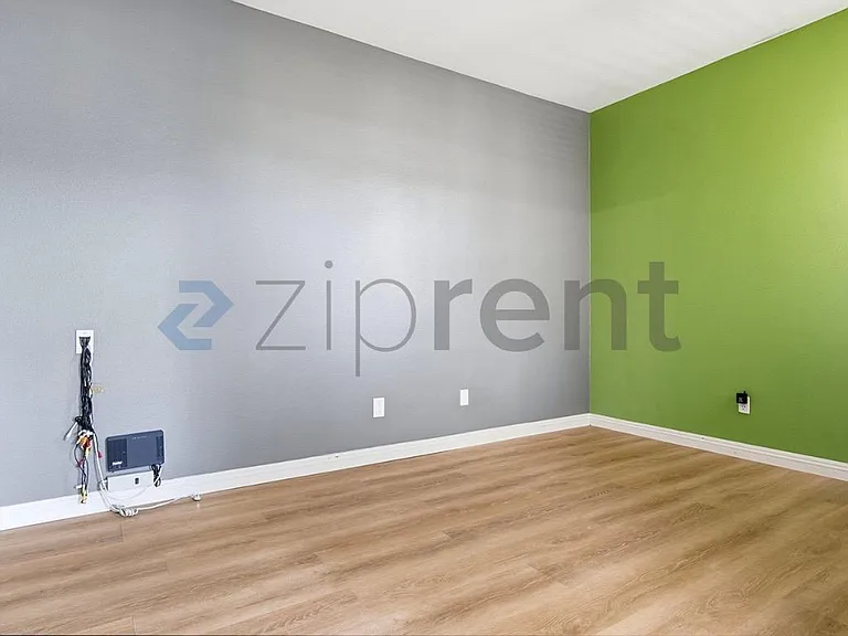 Bedroom 5 / Office
