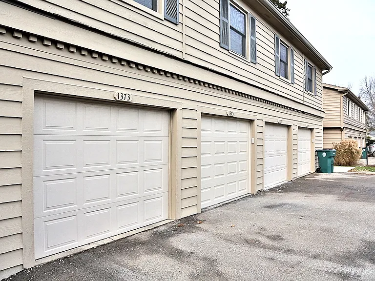 REMODELED Townhouse 1375