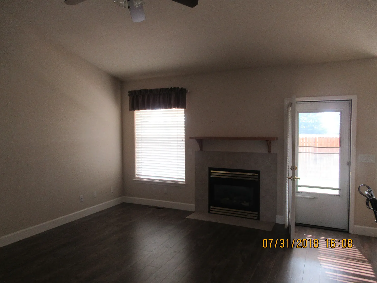 3 bed, 1915 sqft, $2,700 — Photo 3