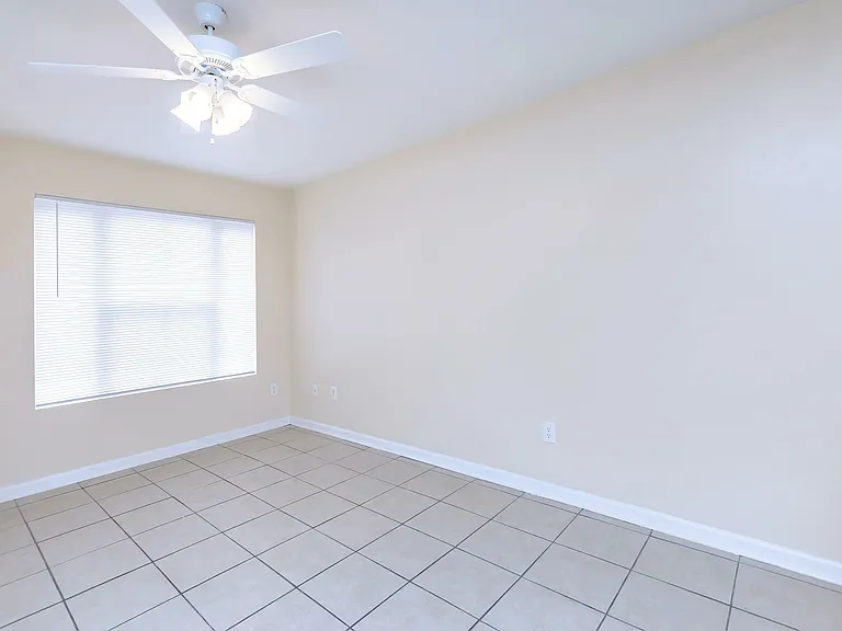 Rolling Hills Apartments — Photo 22