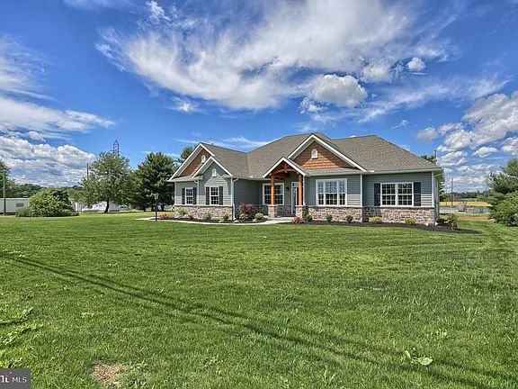 3rd image of 22 Rolling Meadow Rd