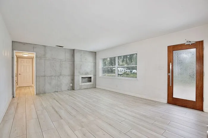 3 bed, 2.0 bath, 1450 sqft, $3,050 — Photo 3
