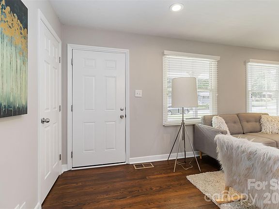 4th image of 3526 Stonehaven Dr