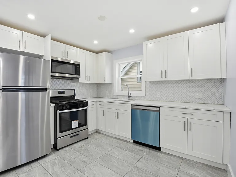83 Sheridan St #2 — Photo 5