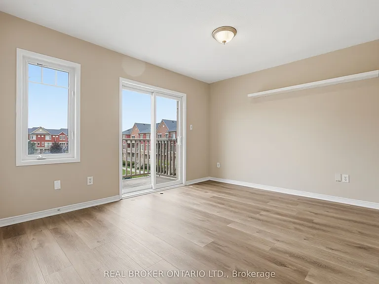 3985 Eglinton Ave W — Photo 8