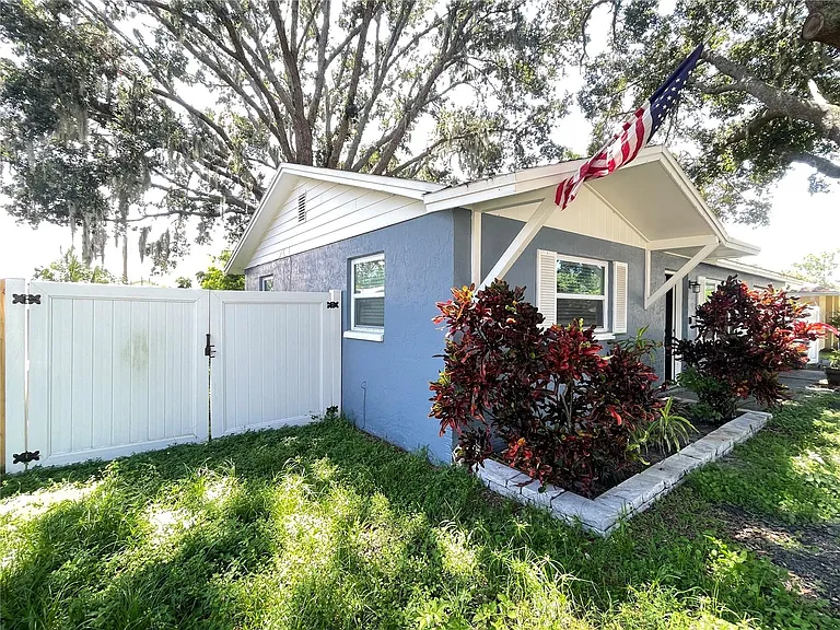 8104 Badger Ln — Photo 3