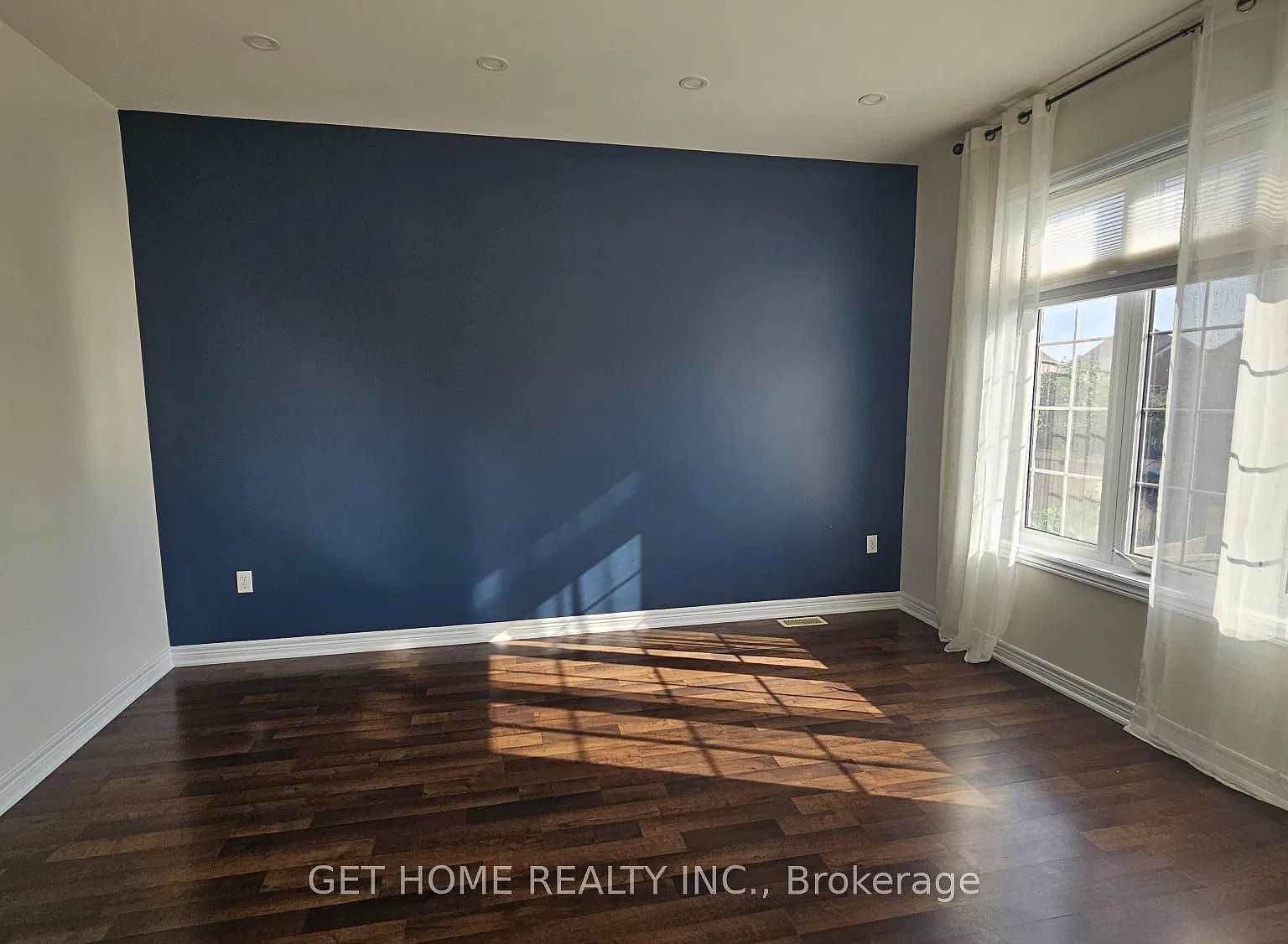 3 bed, $3,000 — Photo 4