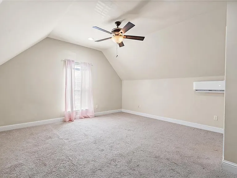 1056 Linlen Ave — Photo 15