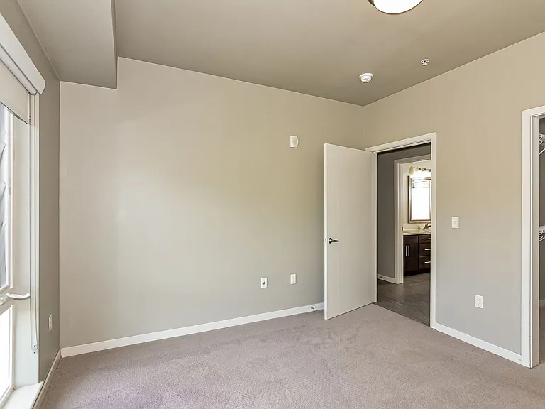 Lakeside Flats — Photo 49