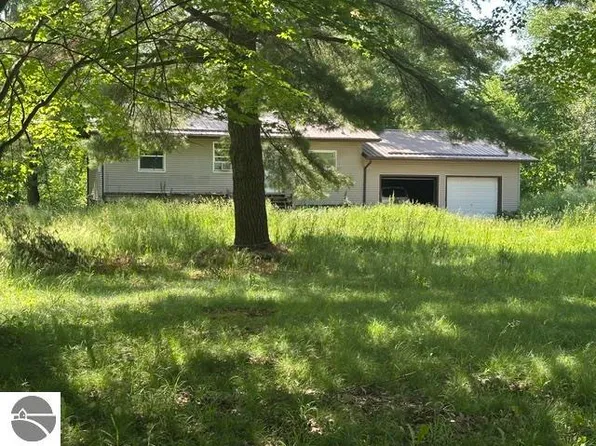 7816 W Vernon Rd, Lake, MI 48632
