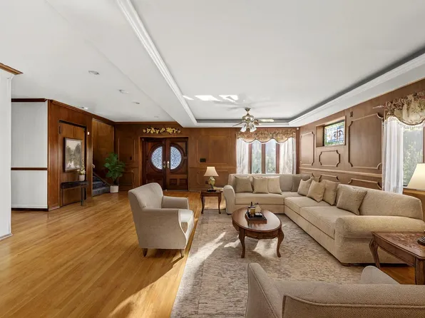 6660 Ridge Boulevard image 5 of 21