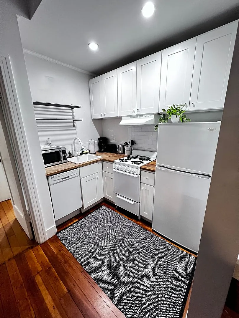 2050 Dracena Dr. — Photo 4