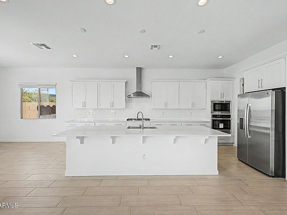 2nd image of 20231 W GLENROSA Avenue